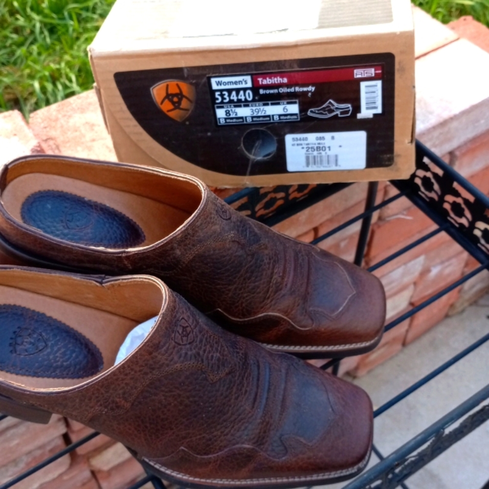 ARIAT TABITHA MULE IN BROWN OILED LEATHER 8.5 M